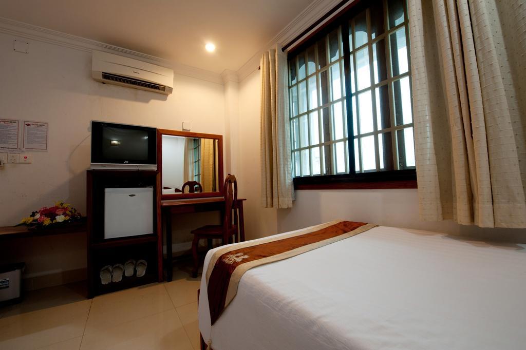Circuit Hotel & Cafe - Nana Hotel Phnom Penh Habitación foto
